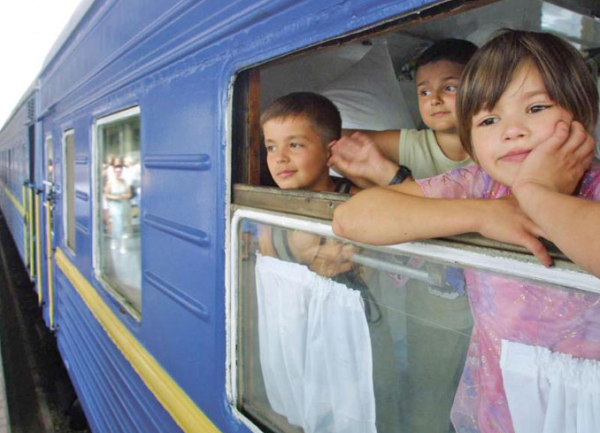 Российским школьникам предоставят скидку на поездки в купе