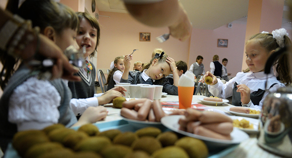 В Роспотребнадзоре обратили внимание на питание детей в школах и детсадах 