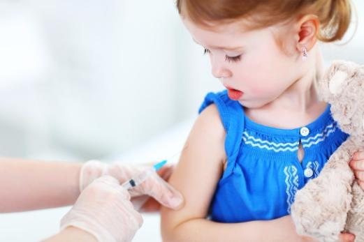 Минздрав не будет принуждать родителей делать прививки детям