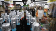 В России предложили повысить минимальный возраст для продажи алкоголя