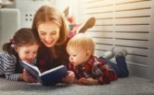 Библиотекарь рекомендует: что почитать с детьми к 8 марта?