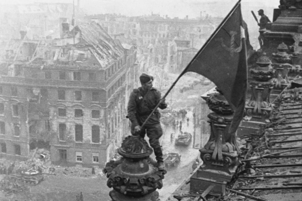 Фото на рейхстаге 1945 фото