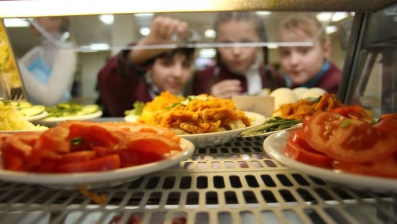 Роспотребнадзор уточнил новые правила о еде, принесенной в школу из дома