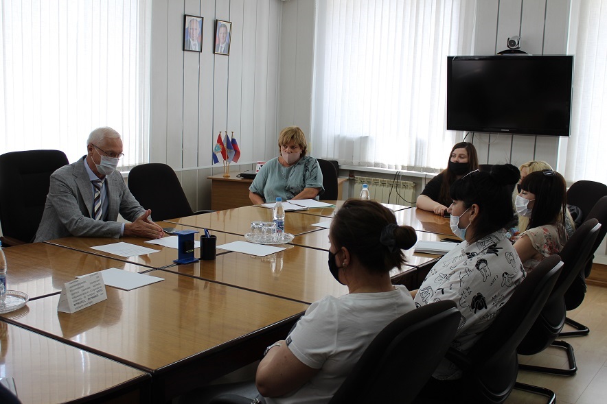 В Тольятти предложили разработать дополнительные меры поддержки молодым семьям